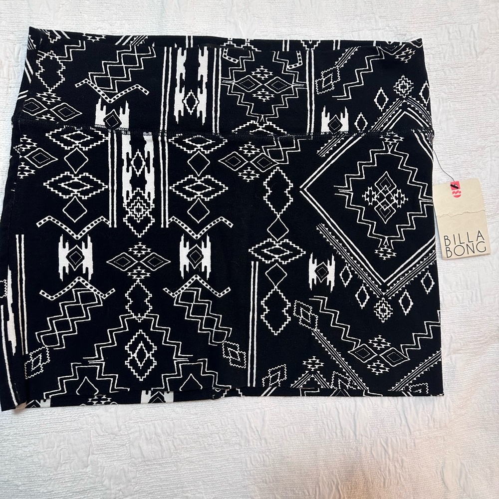 Billabong Black and White Patterned Skirt - NWT